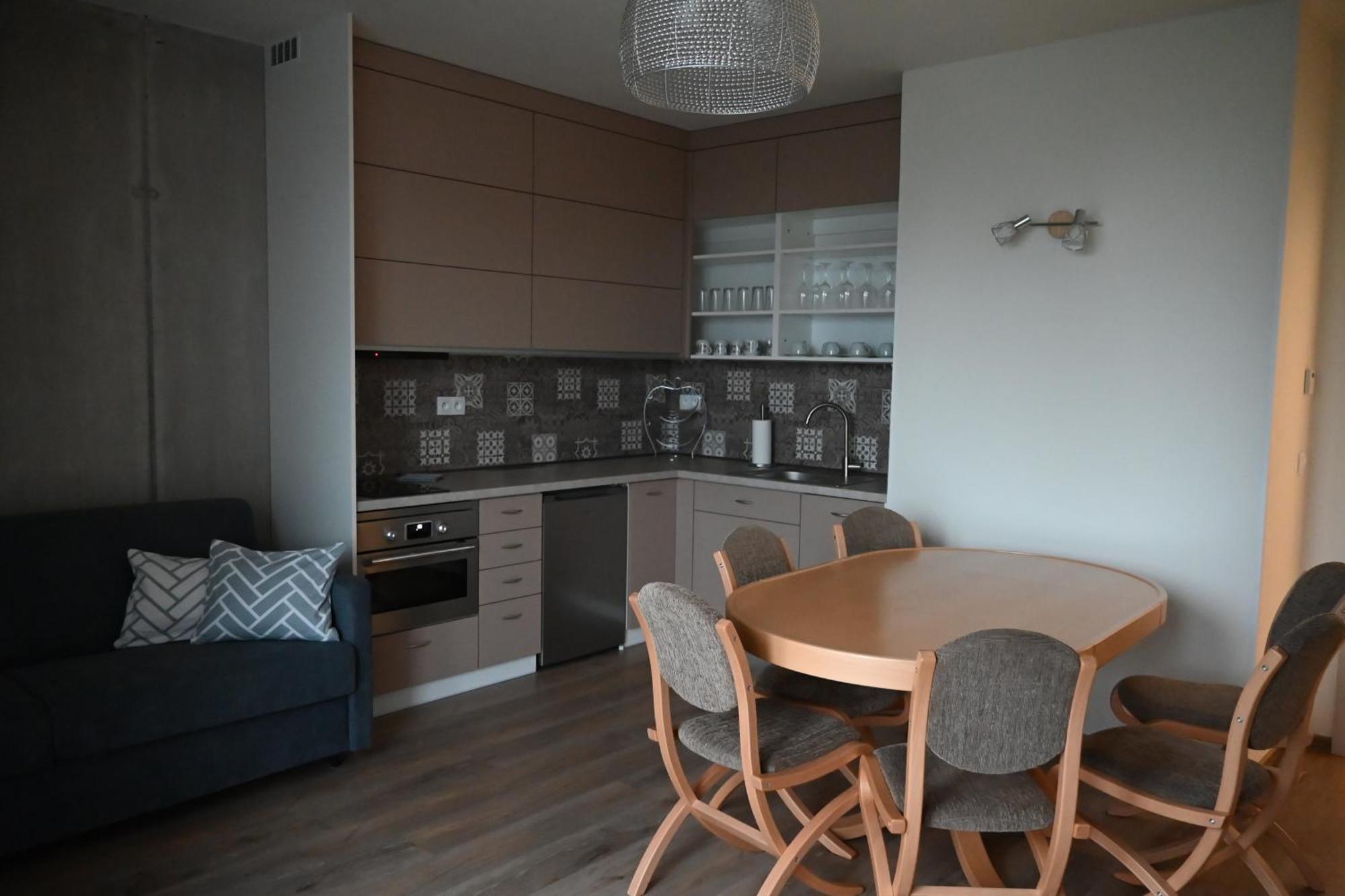Apartman Perla 28, Ricky Esterno foto