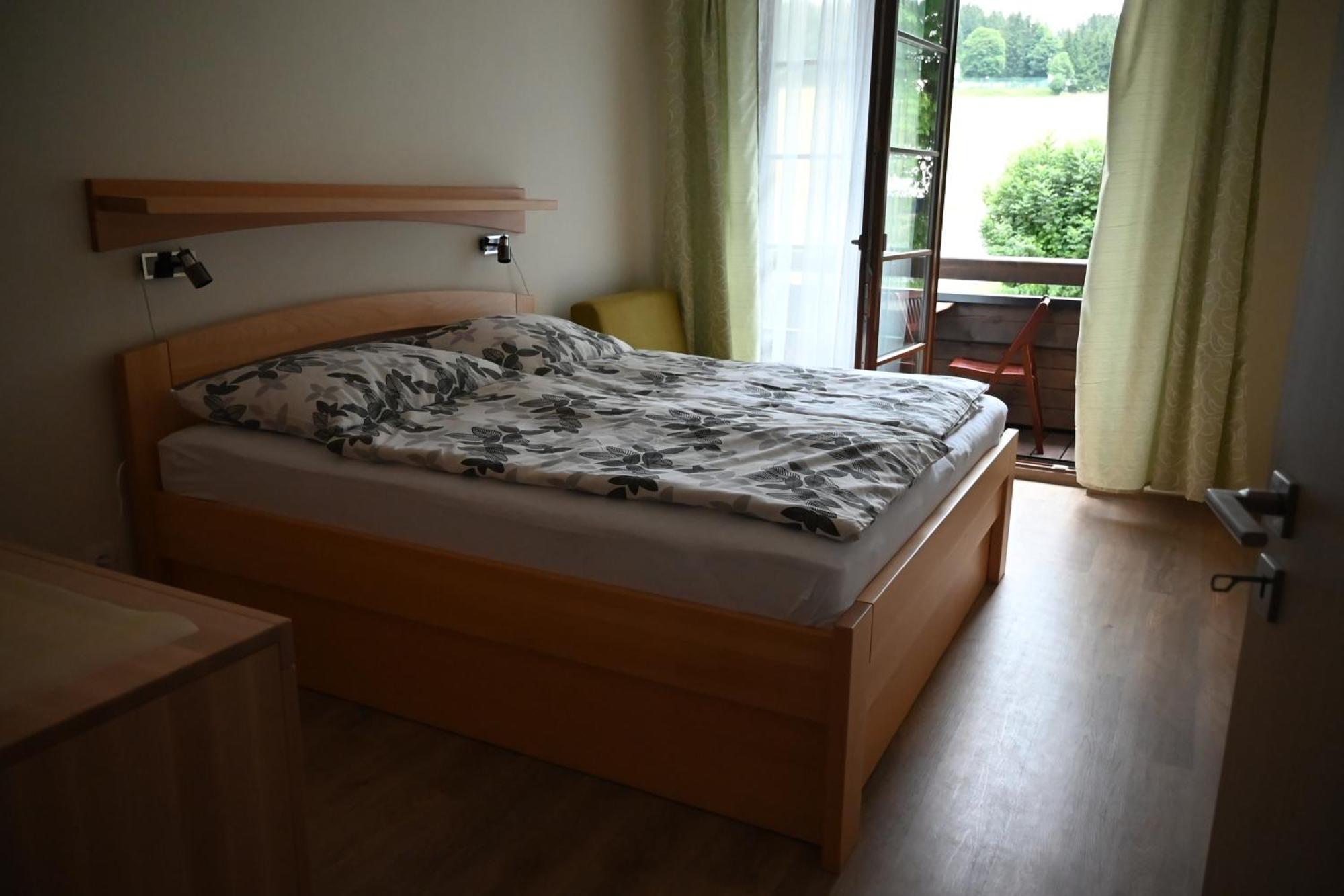 Apartman Perla 28, Ricky Esterno foto