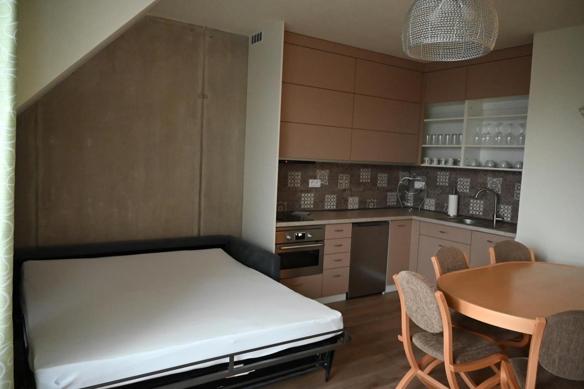 Apartman Perla 28, Ricky Esterno foto