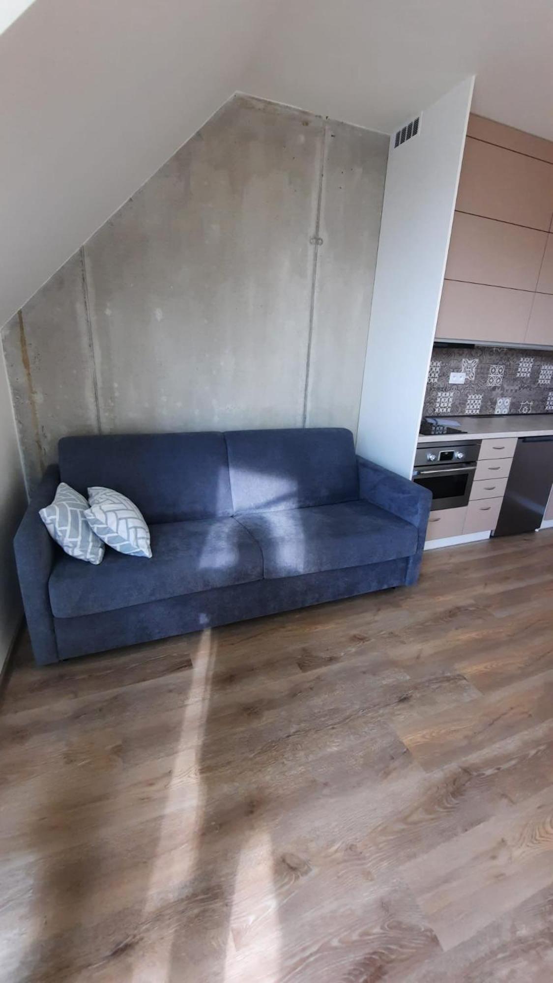 Apartman Perla 28, Ricky Esterno foto