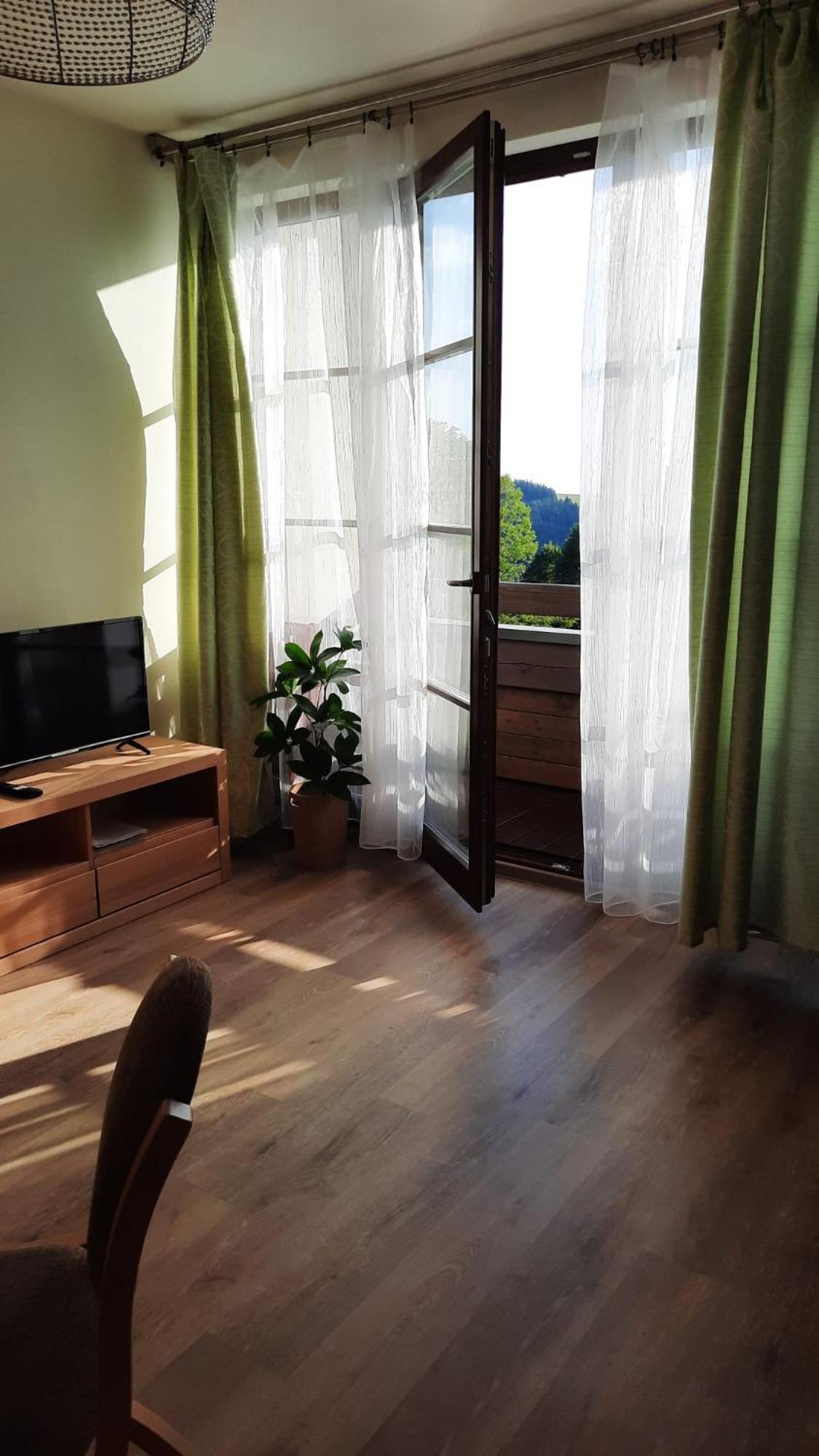 Apartman Perla 28, Ricky Esterno foto